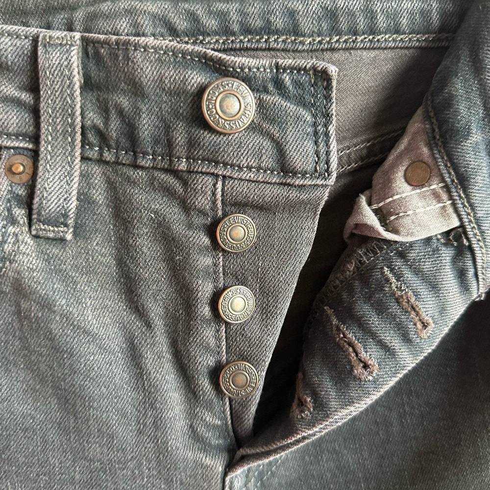 Levi's wedgie Jeans in Washed Black - Picture 4 of 7